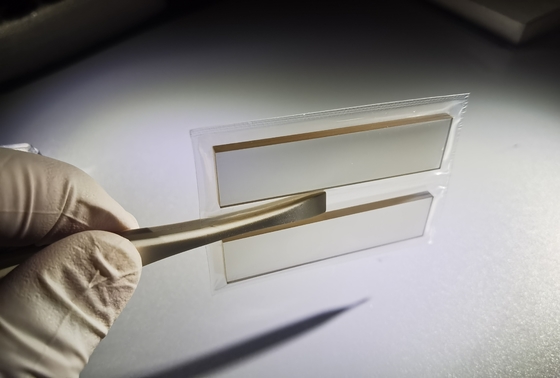 Özelleştirilmiş SIC Silisyum Karbür Gofret Tek Kristal Pencere Parçası 60 X 10 X 0.5mm