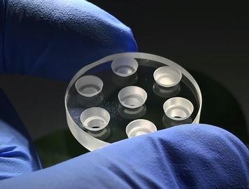 İyi fiyat Lavabo Delikli Yüksek Isı İletkenli Yuvarlak Safir Cam Lens Montaj Parçası çevrimiçi